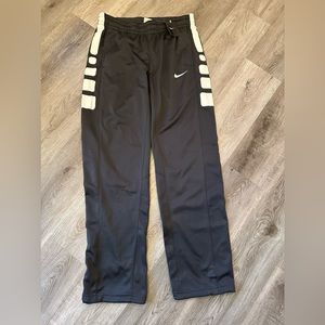 Nike Therma Fit Women’s Athletic Pants, Size Extra Large, New With Tags!